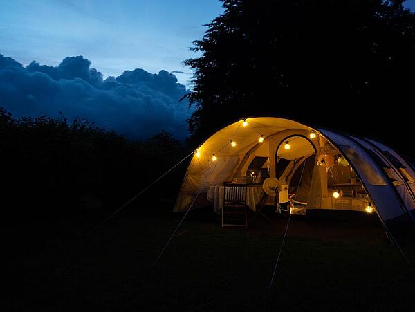 Camping con alquiler de tiendas equipadas y acondicionadas